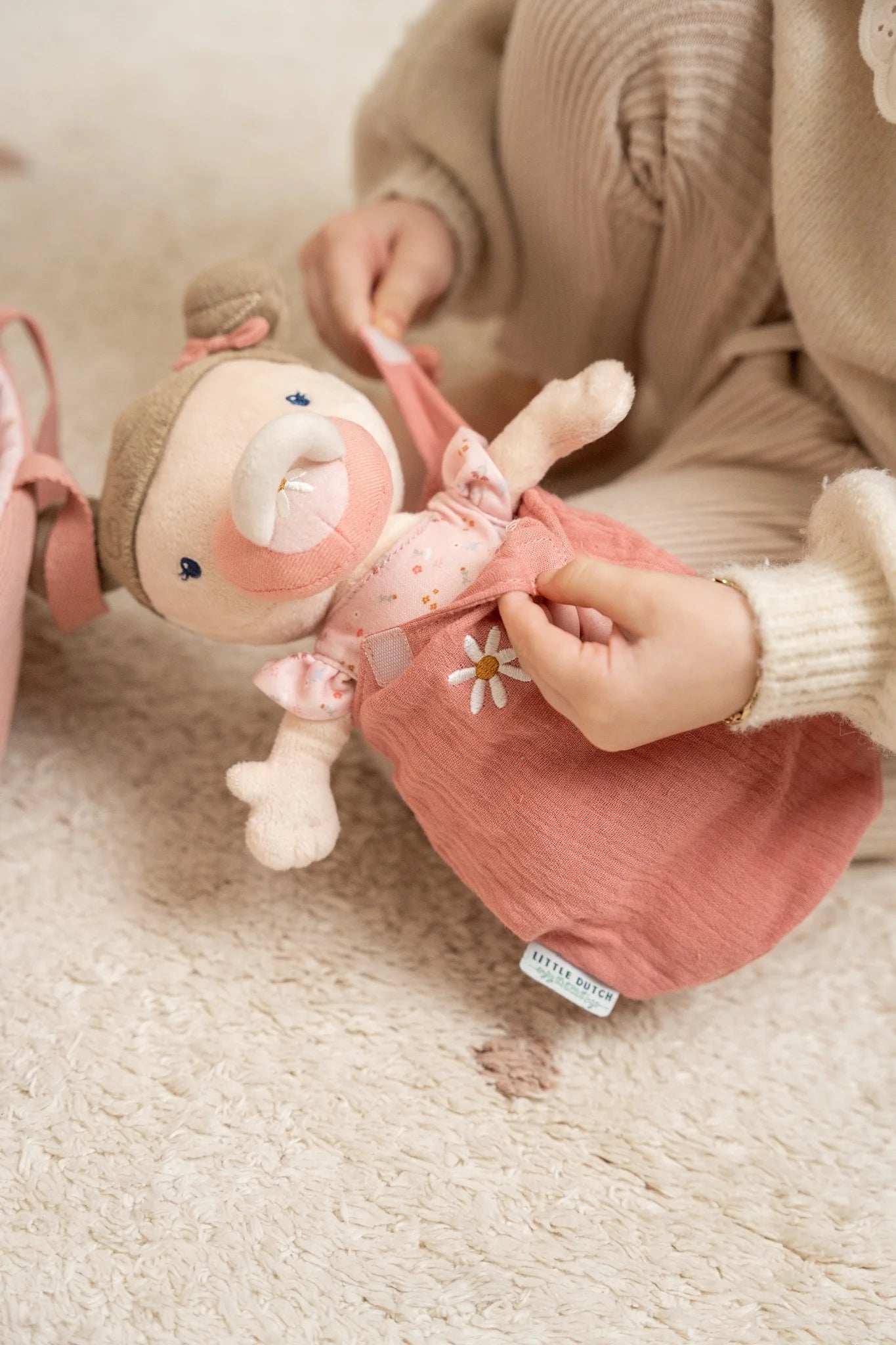 Boneca de Pano Rosa com Alcofa Little Pink Flowers - Little Dutch