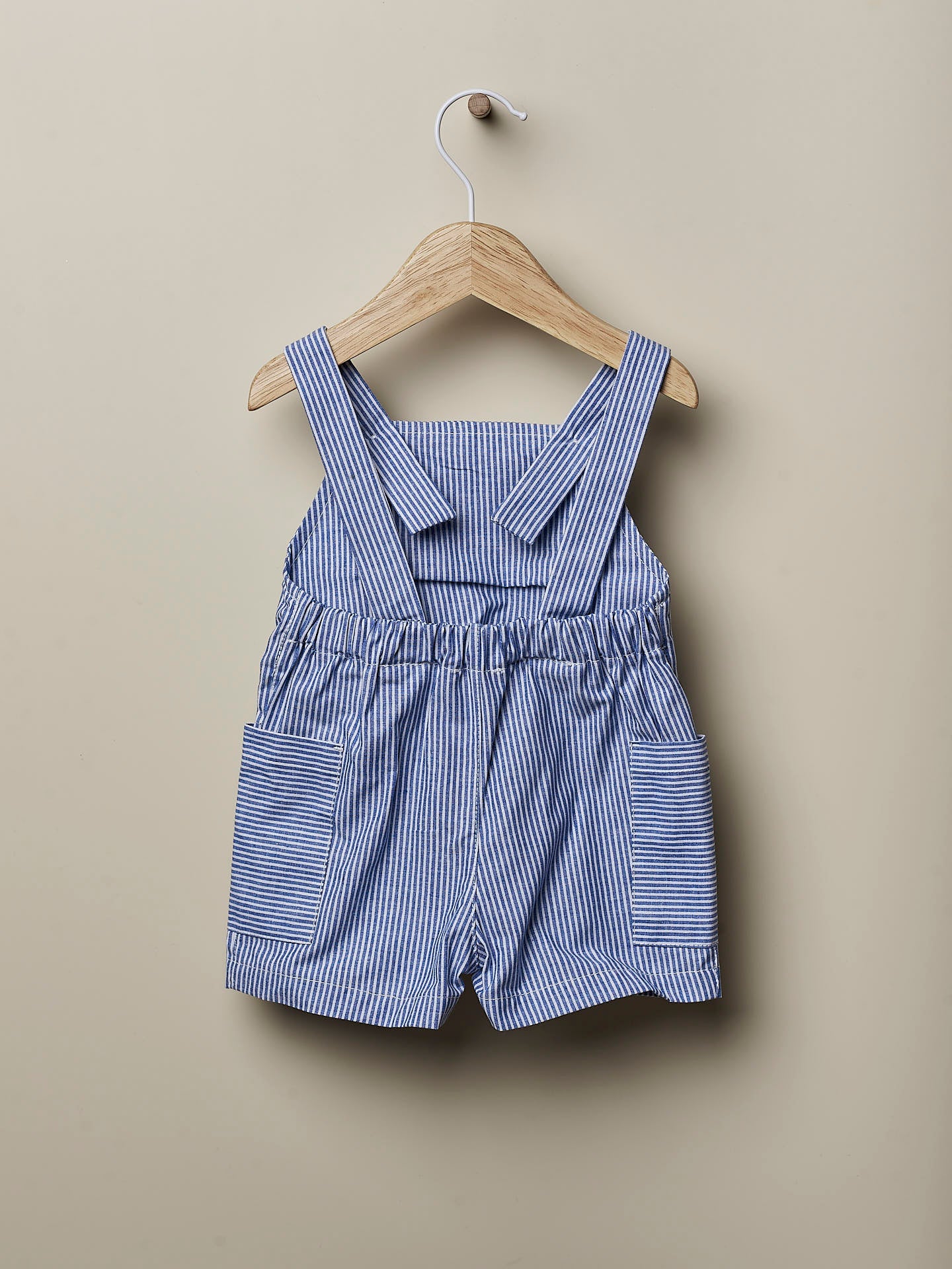 Jardineiras curtas denim com riscas - Wedoble