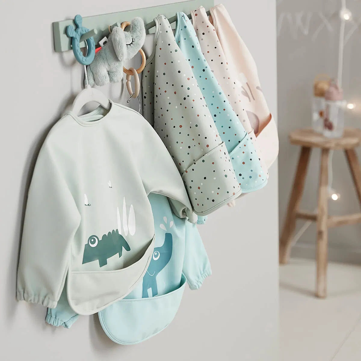 Done by Deer - Bib de Manga Comprida com Bolsos Croco