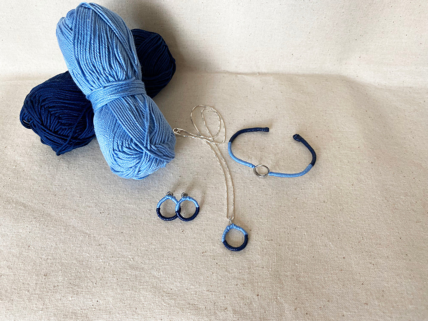 Thready - Colar de Prata/Corda Círculo Azul